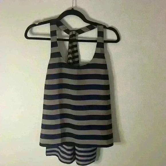 BCBGMAXZRIA sleeveless blouse Size M - Picture 3 of 7